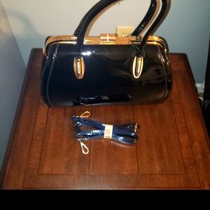 Dasien woman's hand / shoulder bag caramel color or Black available